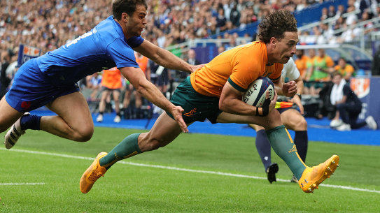 Mark Nawaqanitawase scores a try against France.