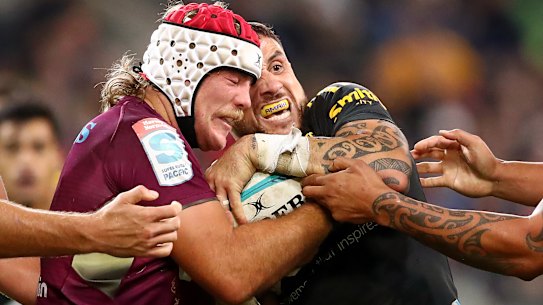 Fraser McReight and TJ Perenara wrestling with the ball.