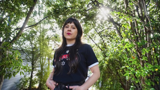 Natasha Ritchie says hot weather makes it harder to manage pain from endometriosis. 