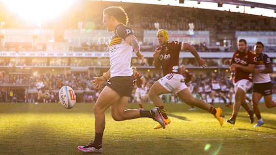 Corey Toole chips ahead to score in a helter-skelter battle with the Highlanders on Sunday.