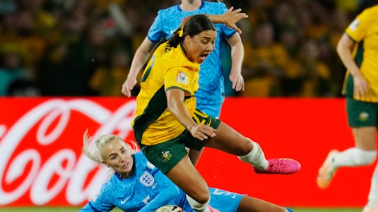 England’s Alex Greenwood tackles Sam Kerr for the ball.