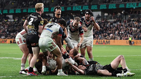 Daley Cherry-Evans scores a late try that won the match for the Roosters.