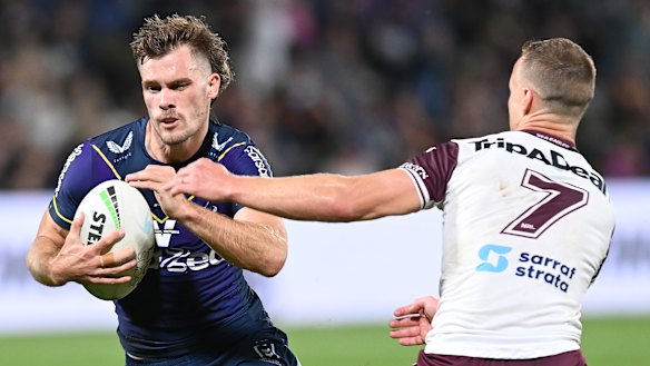 Papenhuyzen tries to slip the tackle of Daly Cherry-Evans.