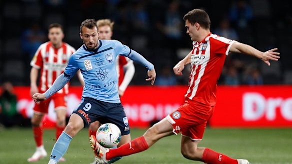 Sydney FC striker Adam Le Fondre is set to join CFG-owned Mumbai FC.