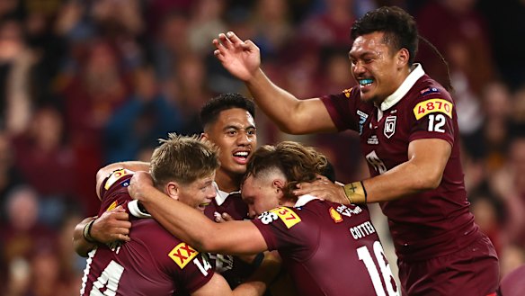 The Maroons celebrate their series triumph.