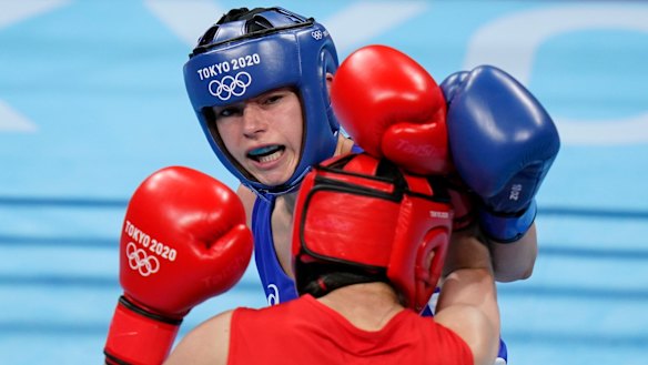 Australia’s Skye Nicolson is through to the quarter-finals of the featherweight division.