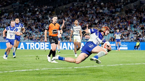 Josh Curran scores for the Bulldogs.