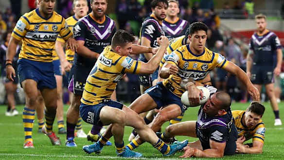 Nelson Asofa-Solomona scores a try.