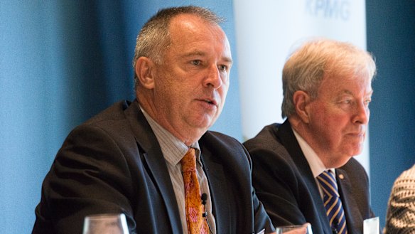 APS review panellist Gordon de Brouwer with then public service commissioner John Lloyd in 2017.