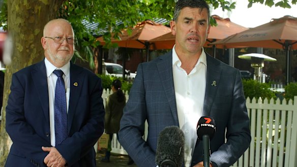  Liberal candidate for Werribee Steve Murphy and Opposition Leader Brad Battin.