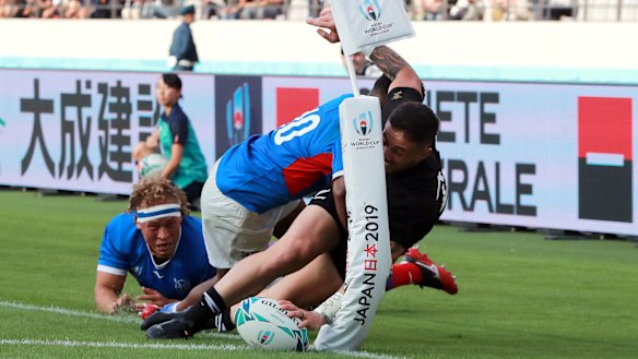 TJ Perenara finishes New Zealand's scoring in spectacular style.