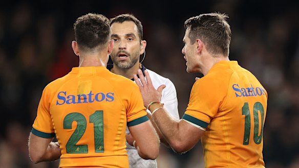 We play now: Mathieu Raynal caused drama with his time-wasting call in 2022.