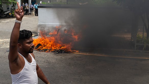 A pro-government protester in Colombo.