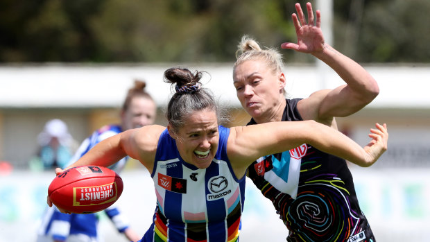 Emma Kearney takes on Port Adelaide star Erin Phillips.