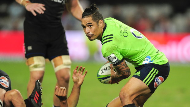 Fit and firing: Aaron Smith controls much of the Highlanders' attack, but he was rested for their final match of the season. 