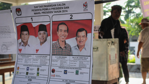 Indonesian people cast their ballot for the Indonesia Presidential elections at a polling station on July 9, 2014.