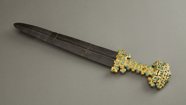 Sword blade with inlaid openwork hilt, Eastern Zhou Dynasty, Spring and Autumn Period 770–476 BCE in gold, iron and calaite.