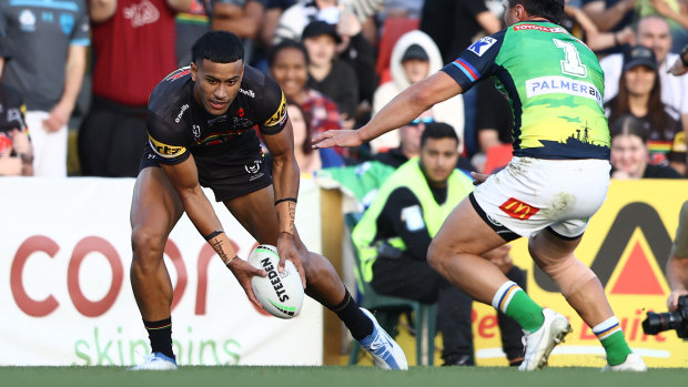 Stephen Crichton scores his first try against the Raiders.