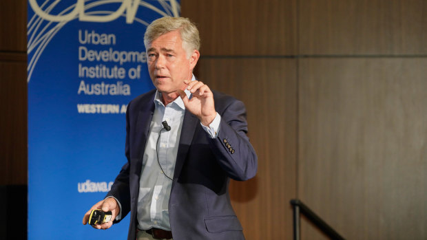 Economist and political analyst Jonathan Pain speaks at Crown Perth.