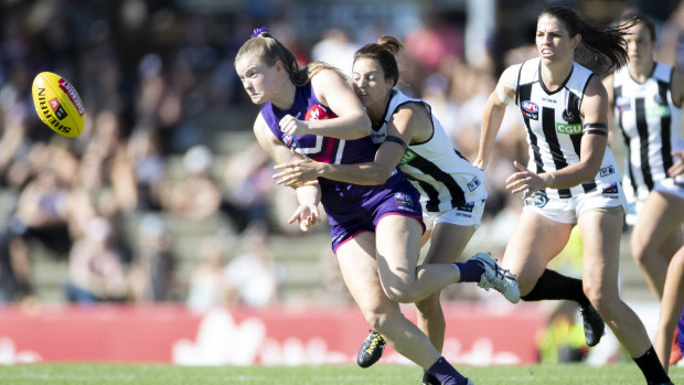 Stephanie Chiocci of Collingwood applies a vice-like tackle to Hayley Miller of Fremantle.