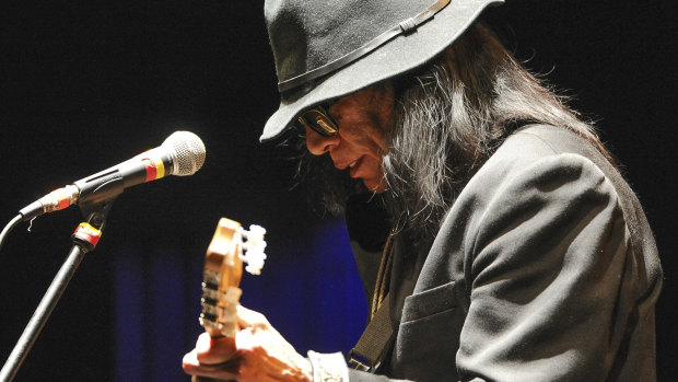 Rodriguez, Searching for Sugar Man singer with an aura of mystery, dies at 81