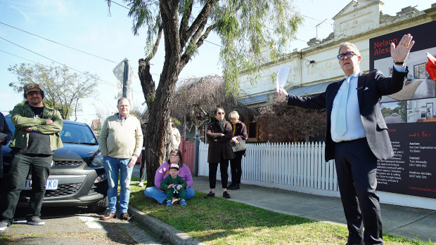 Auctioneer Tom Alexiadis at the auction for 59 Gooch Street, Thornbury on Saturday.