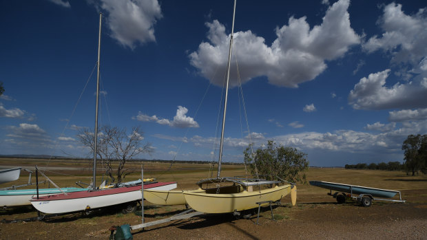 Lake Keepit: now suited to land yachts.