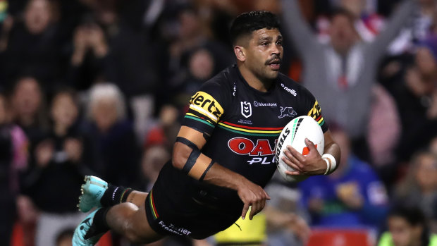 Tyrone Peachey dives over for a Panthers try.
