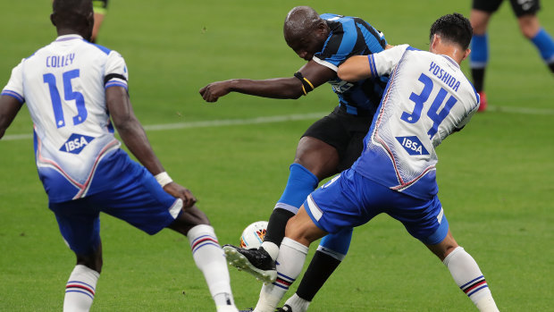 Romelu Lukaku looks for a way through against Sampdoria.