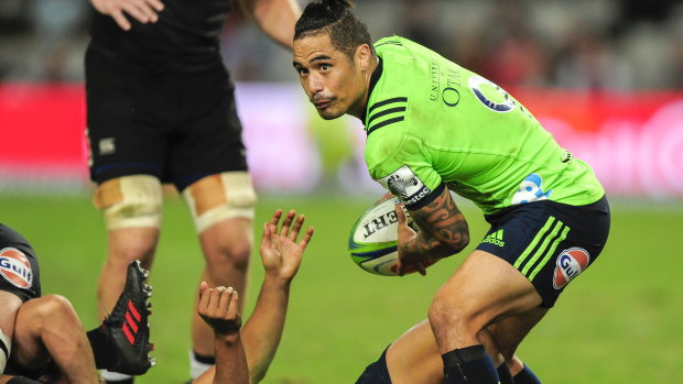 Source: Aaron Smith controls much of the Highlanders' attack. 
