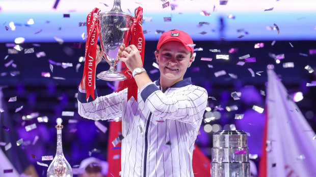 Ashleigh Barty celebrates with the Billie Jean King trophy after her victory in the Shiseido WTA Finals