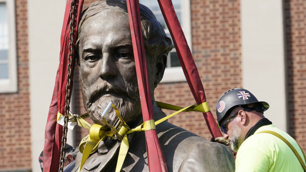 Crews remove the torso of Confederate general Robert E. Lee from Monument Avenue in Richmond, Virginia, on Wednesday.