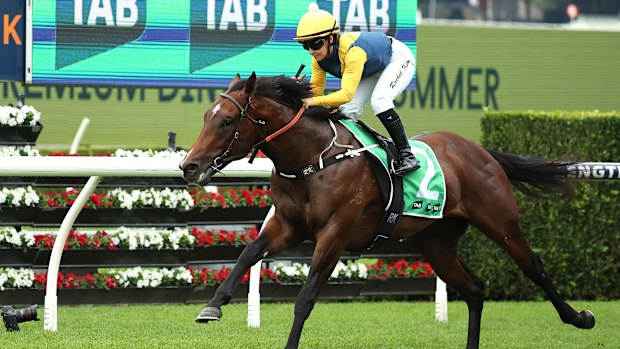 Rachel King wins on Warwoven.