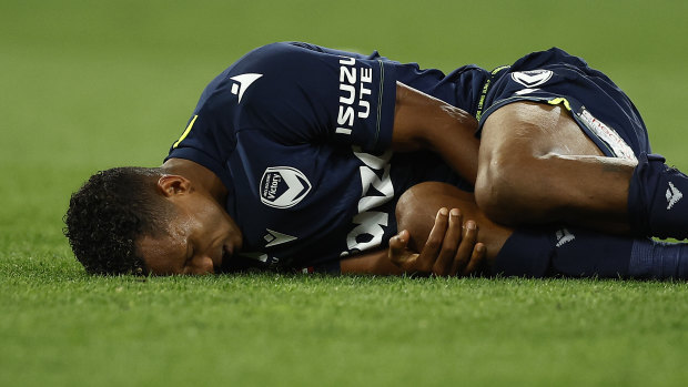 Nani clutches at his knee during the Victory’s match with the Brisbane Roar.