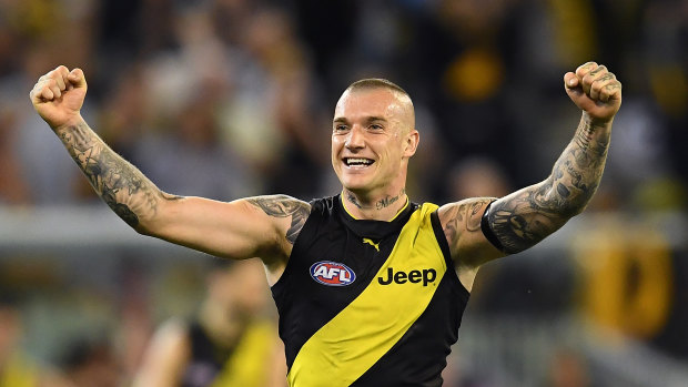 How should the Giants handle Dustin Martin?