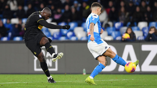 Romelu Lukaku scores his second against Napoli.