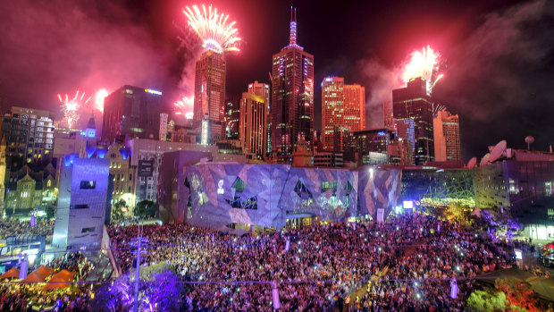 2018 New Year's Eve fireworks, as seen from Federation Square. 