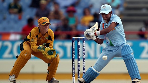 Alyssa Healy jugando contra India en 2010.