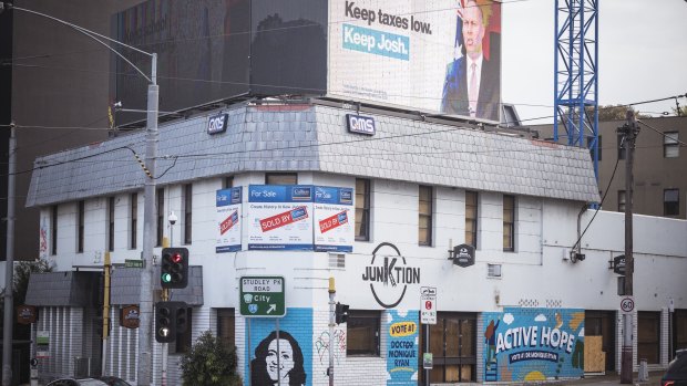 The mural at Kew Junction.