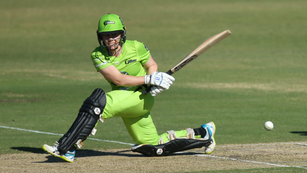 Alex Blackwell steers Sydney Thunder to an unlikely victory over the winless Stars.