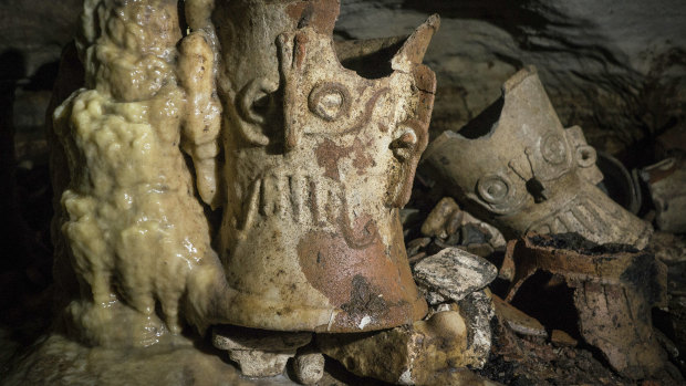 The National Institute of Anthropology and History says the vessels appear to date back to about 1000 AD.