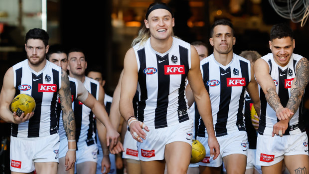 Skippr Darcy Moore leads the Magpies up the race at the MCG.