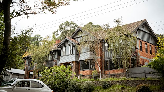 The Alpine Hotel is located in a quiet pocket of Victoria in the Yarra Ranges. 