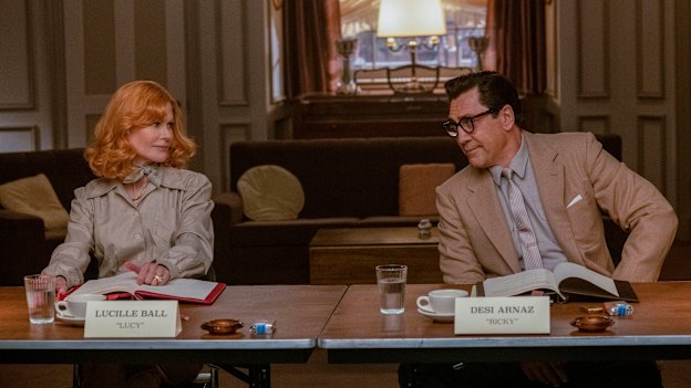 Nicole Kidman as Lucille Ball and Javier Bardem as Desi Arnaz in Being the Ricardos.