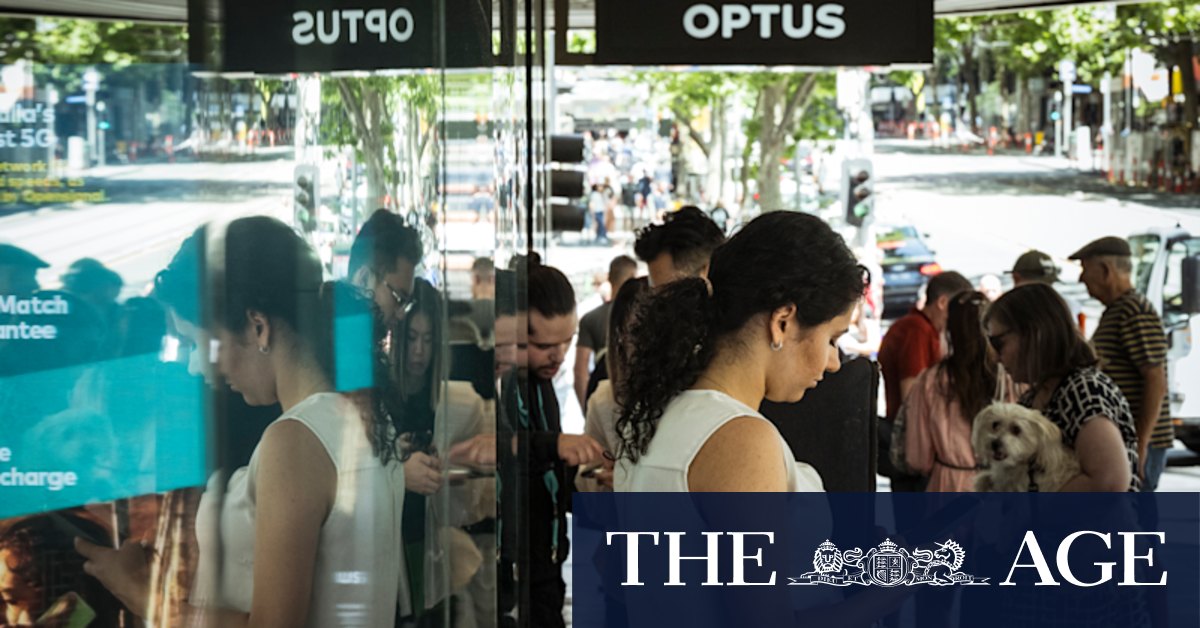 Victorian government to review Optus contracts after outage