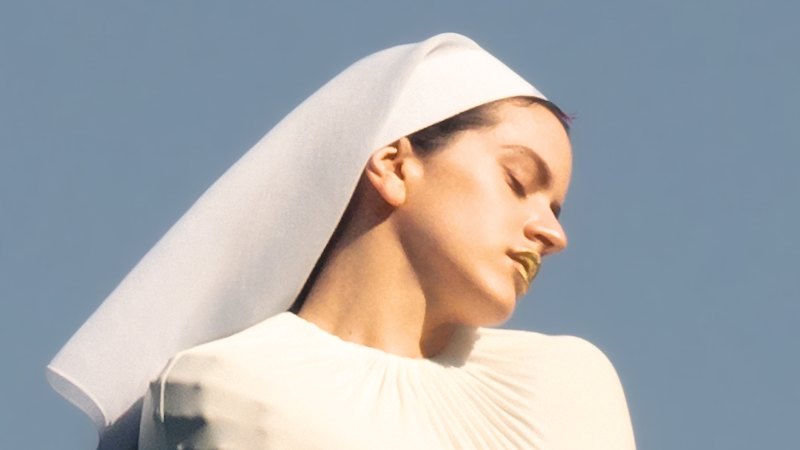 Rosalía napoveduje liturgično poletje s svojo glasbo