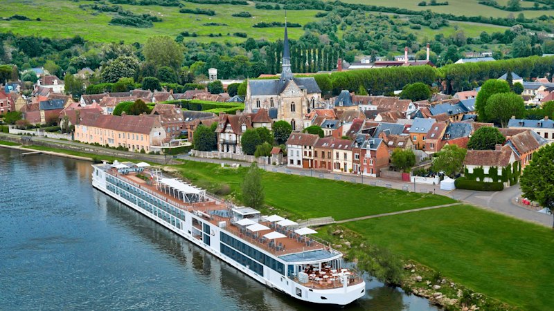 Na francoski reki Seni pluje več ladij kot kdajkoli prej