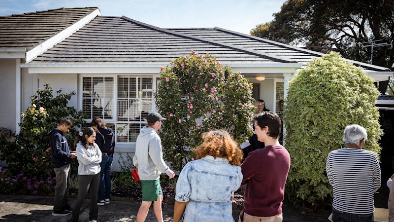 The Melbourne suburbs where home sellers want $1m more than buyer budgets