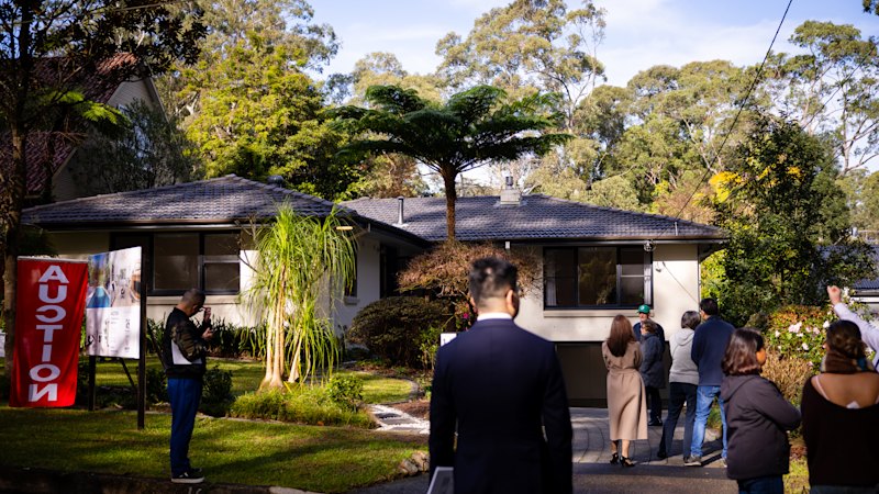 Sydney auction clearance rate falls to 48 percent, lowest since 2020 (australia) — SMH