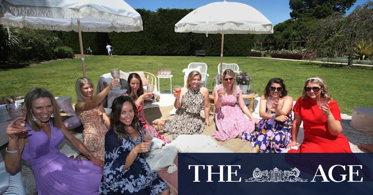 Day of champagne buckets and meat smokers as Melburnians revel in Cup heat - Vimarsana News